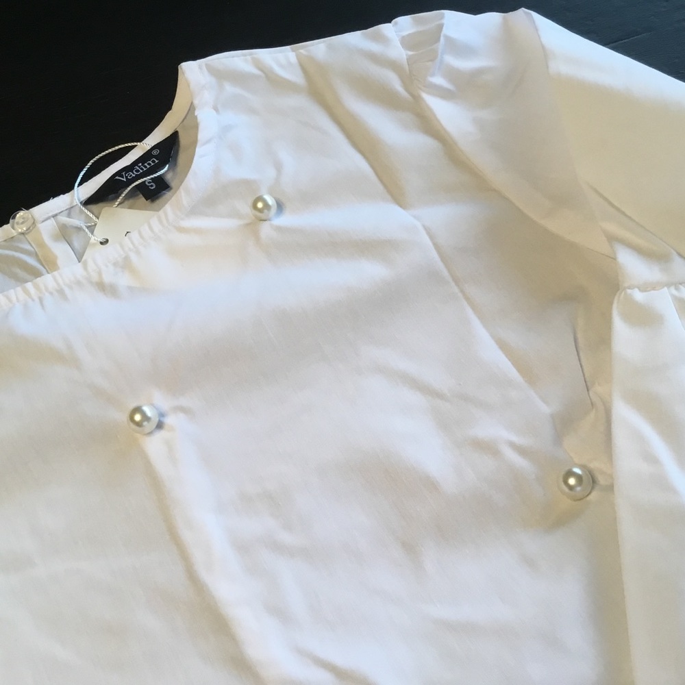 💙Just in💙 white blouse embellished with pearls💙 - Picture 2 of 4